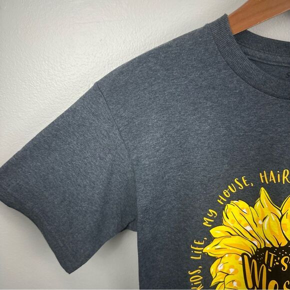 Simply Southern Grey It's A Mess Sunflower Short Sleeve T-Shirt NWT Size Small - Picture 3 of 10